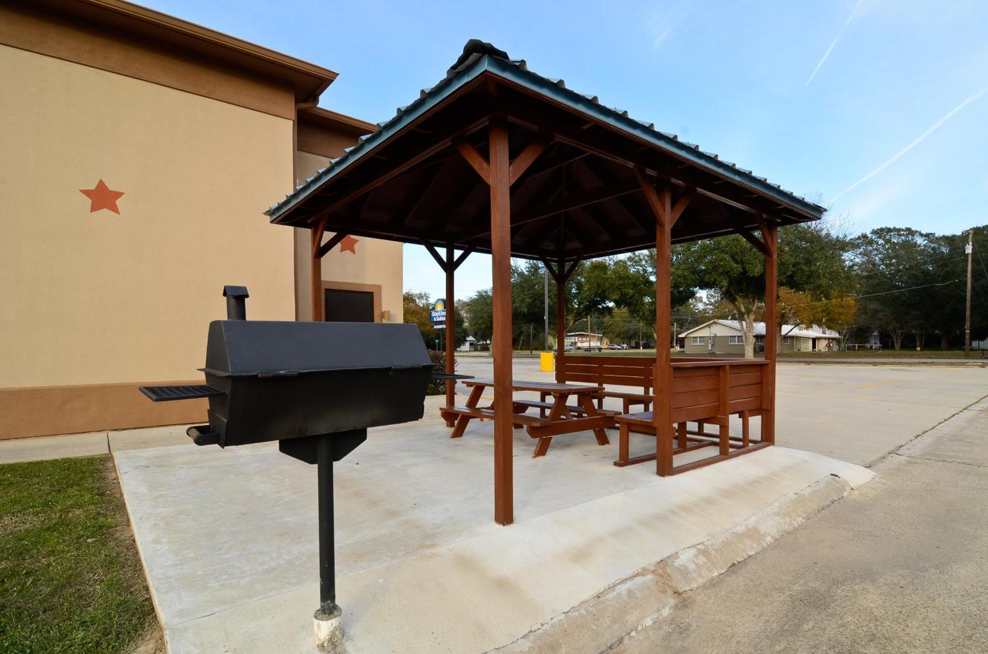 Days Inn & Suites By Wyndham Eunice Exterior photo